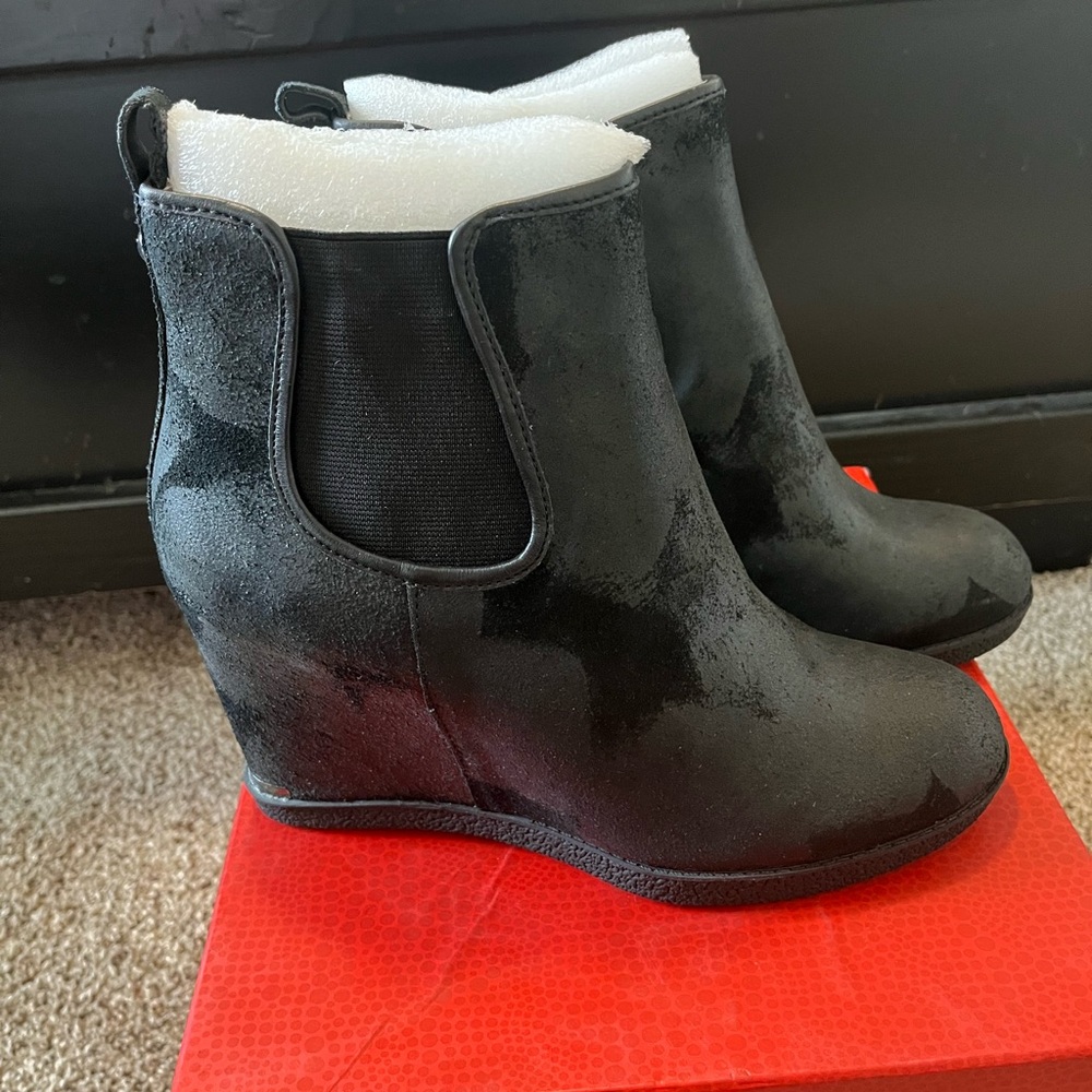 Donald J Pliner Booties